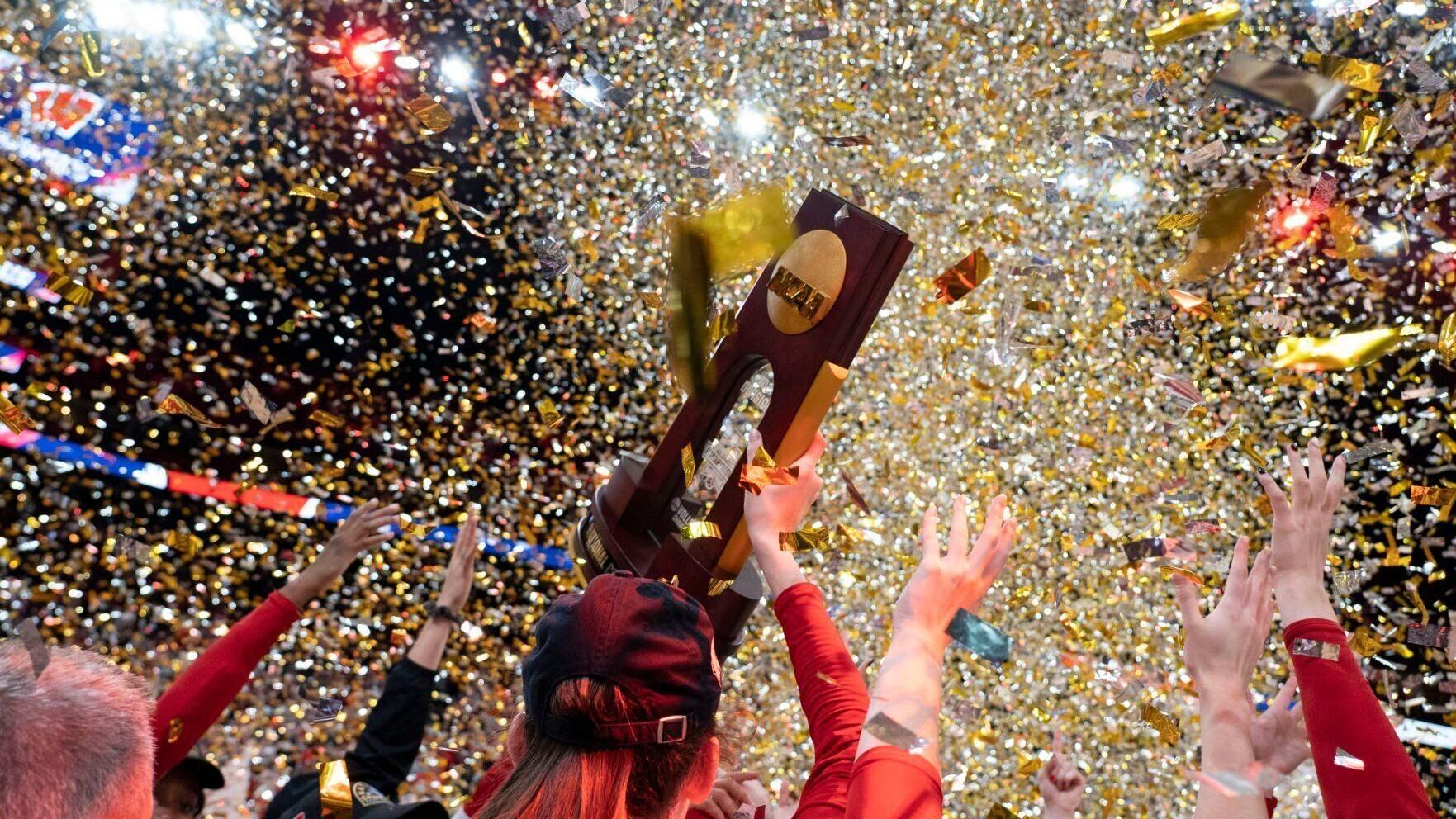 Watch Wisconsin volleyball celebrate its 2021 national championship